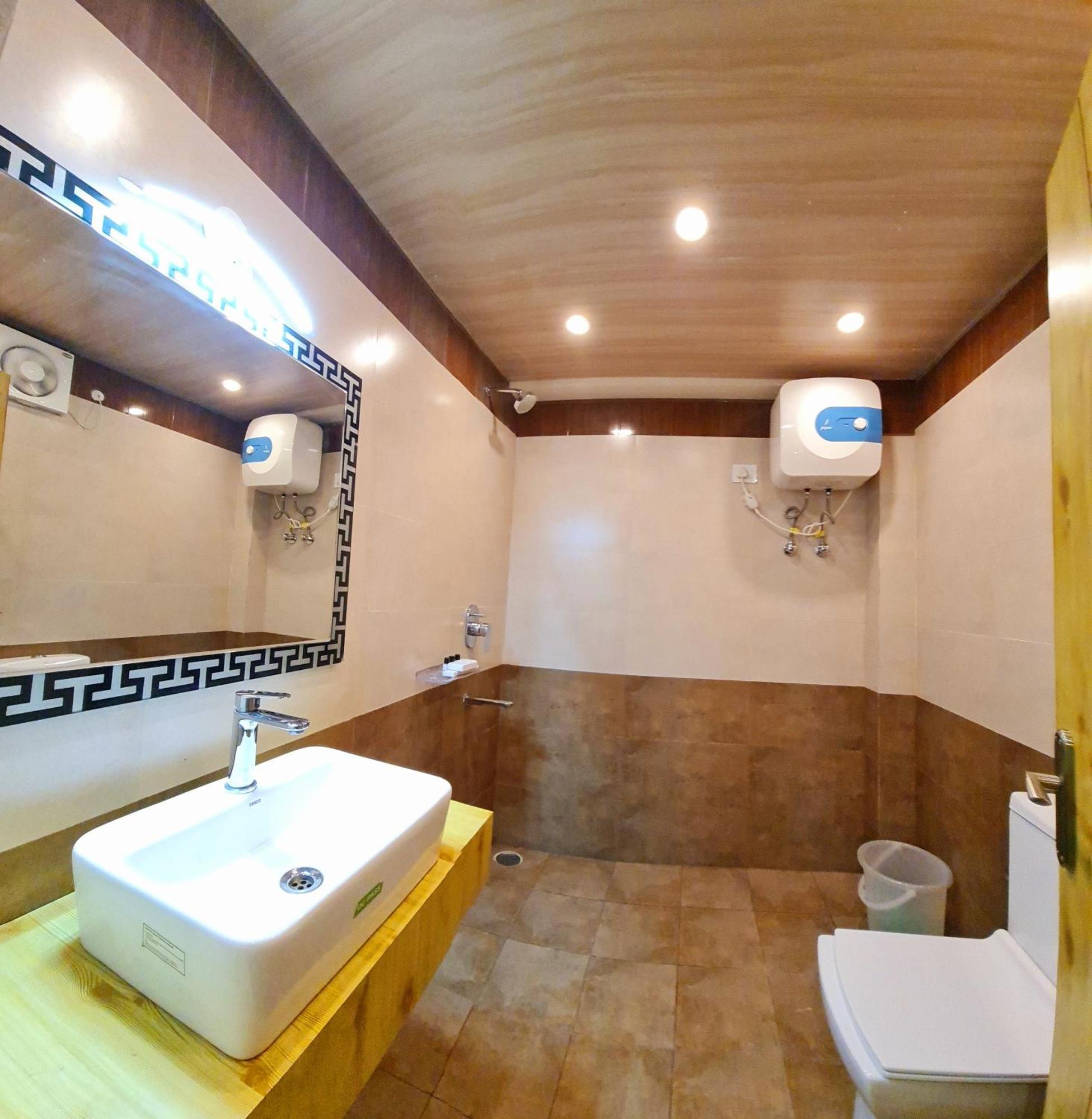 Hotel Samdupling Himalayan Brothers Дармсала Номер фото